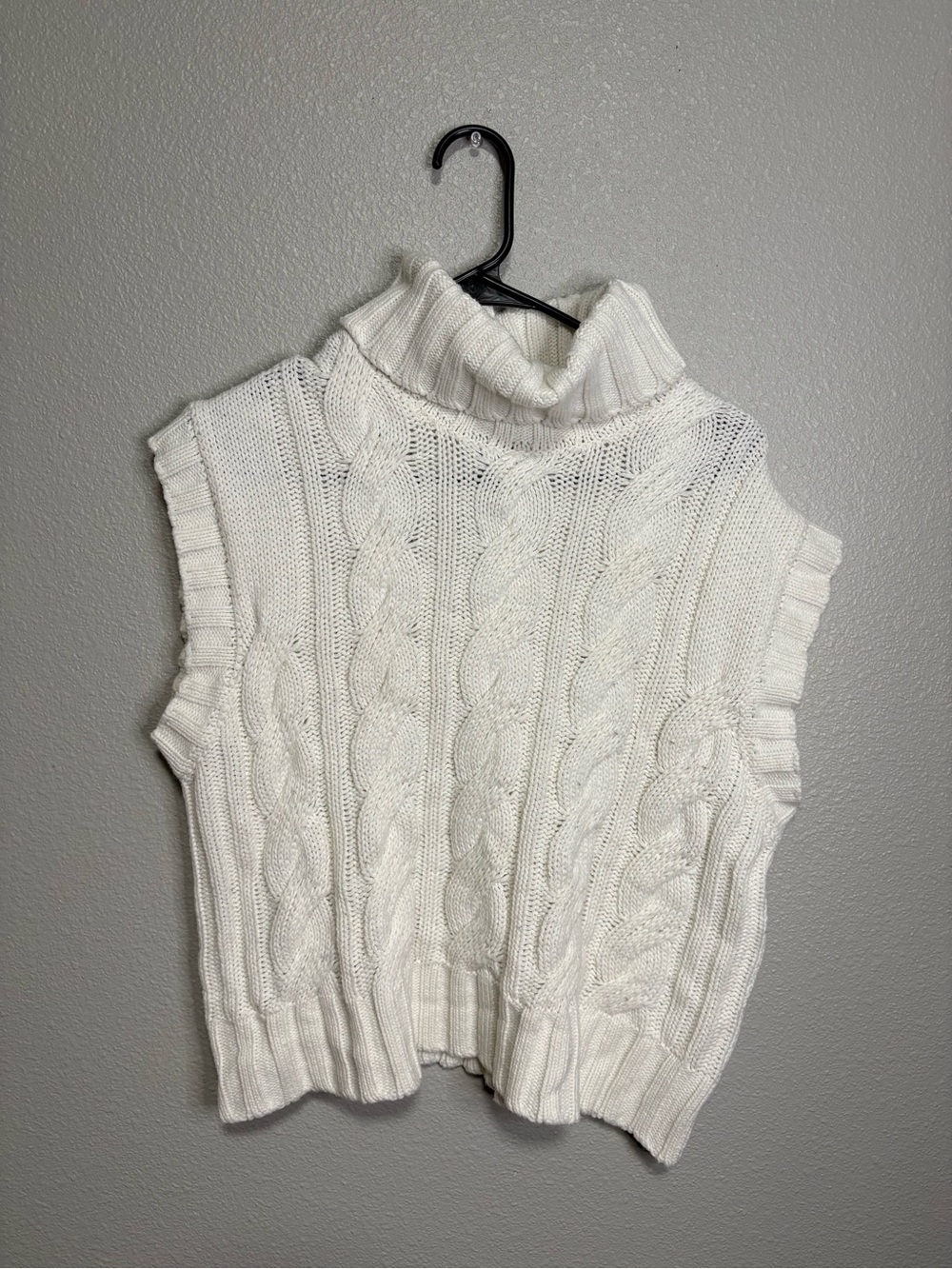 Just Polly White Cable Knit Sleeveless Turtleneck Sweater Size Medium